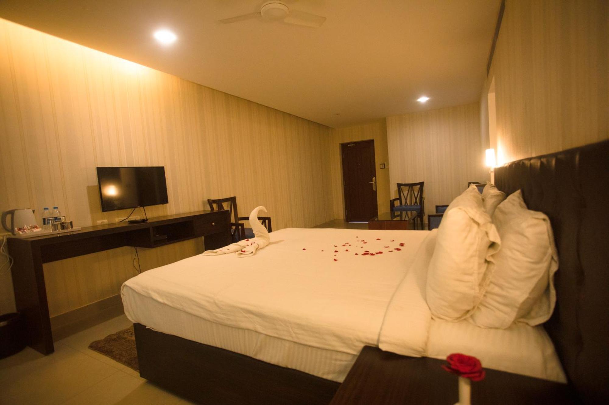 Saaral Resorts & Hotels Pvt Ltd Kuttalam  Luaran gambar