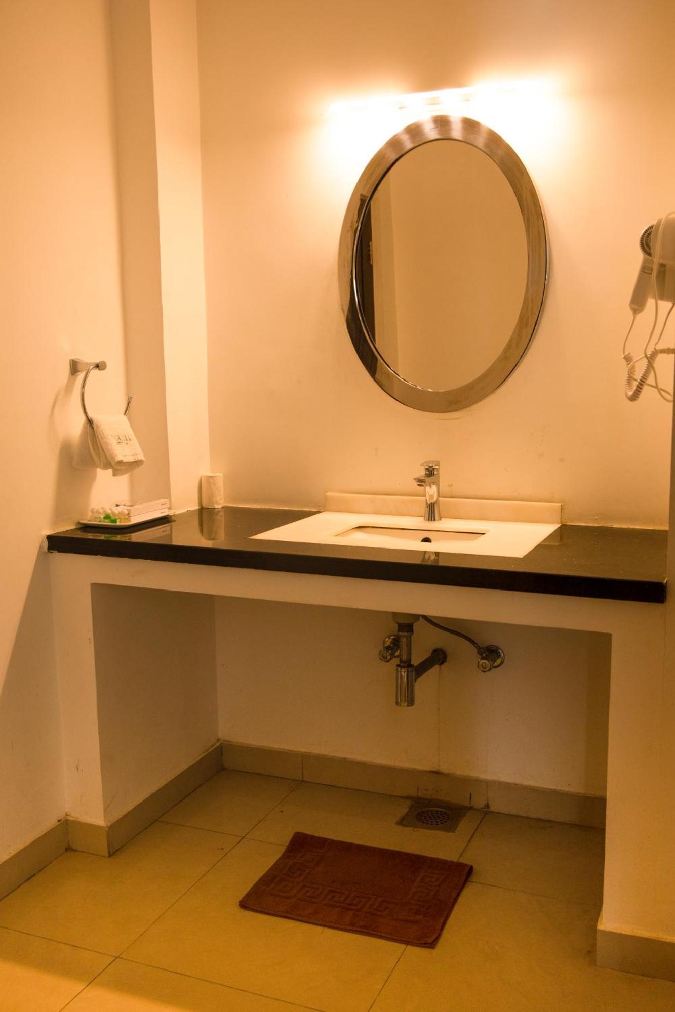 Saaral Resorts & Hotels Pvt Ltd Kuttalam  Luaran gambar