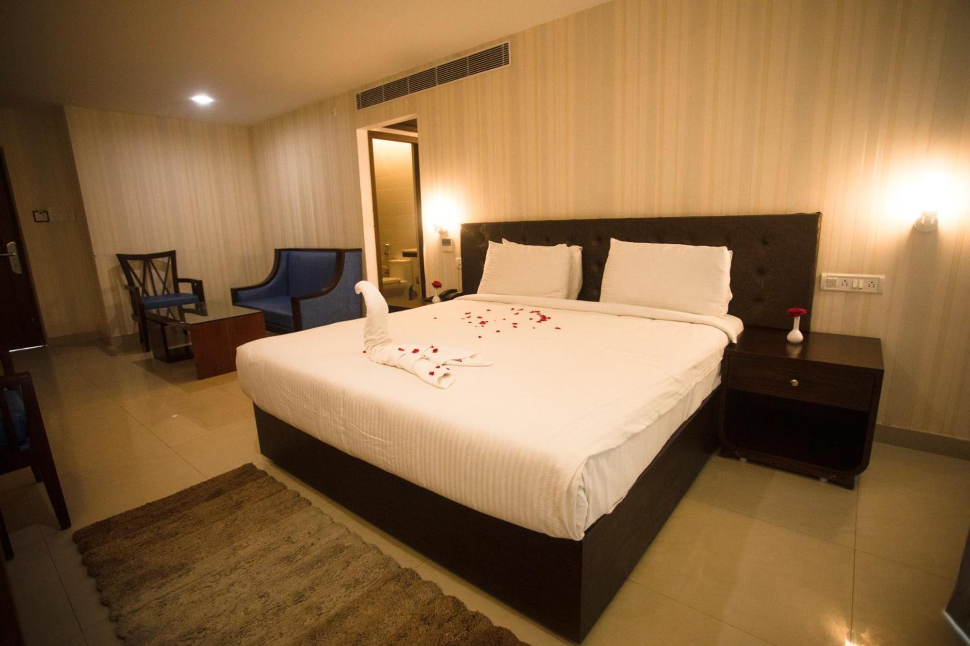 Saaral Resorts & Hotels Pvt Ltd Kuttalam  Luaran gambar