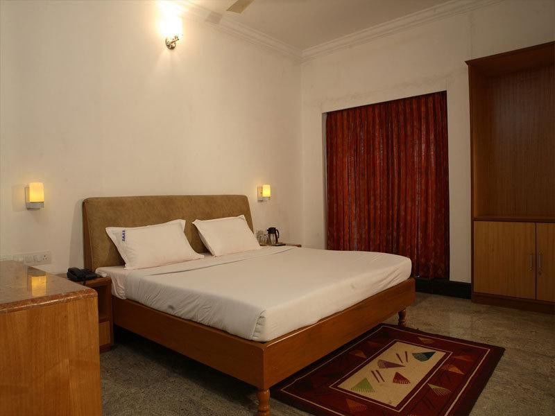 Saaral Resorts & Hotels Pvt Ltd Kuttalam  Luaran gambar